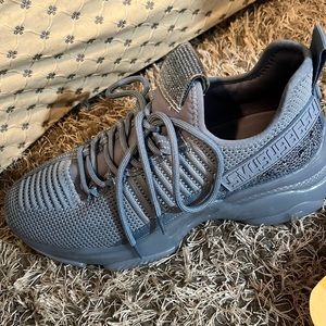 Steve Madden Maxima Sneakers Size 9 NEVER WORN BRAND NEW JUST DOESNT HAVE TAGS